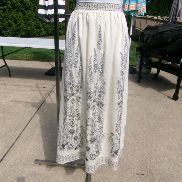 NWT MAX STUDIO IVORY&BLACK FLORAL PRINT MAXI SKIRT S $158 - Picture 1 of 1
